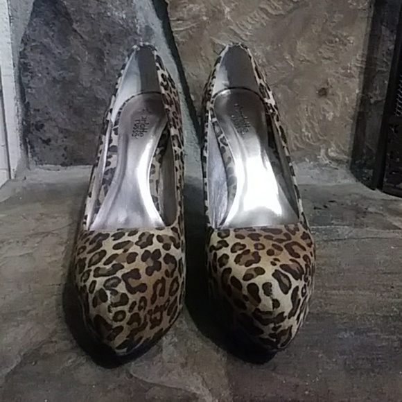 - ⭐HP⭐Animal Print Platform Heels - Picture 2 of 4